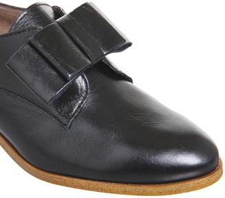 flexa slip on with bow