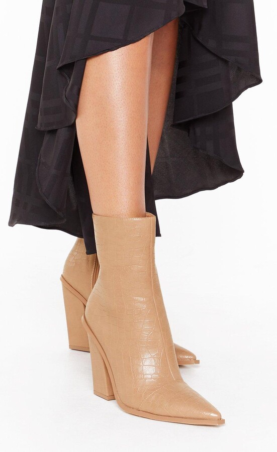 beige pointed boots