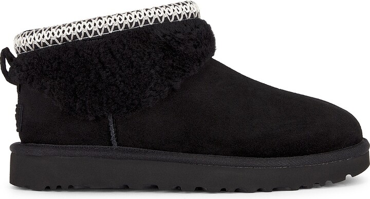 UGG Classic Ultra Mini Maxi Curly Boot in Black