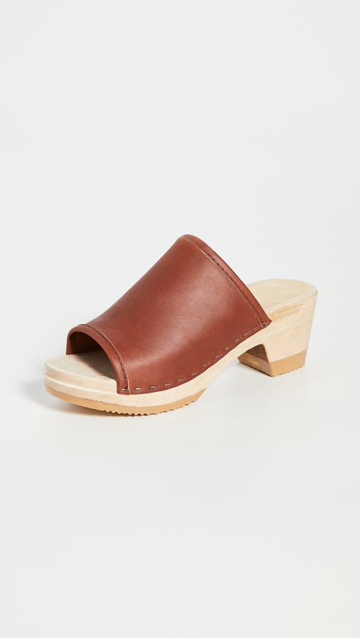 mid heel clogs