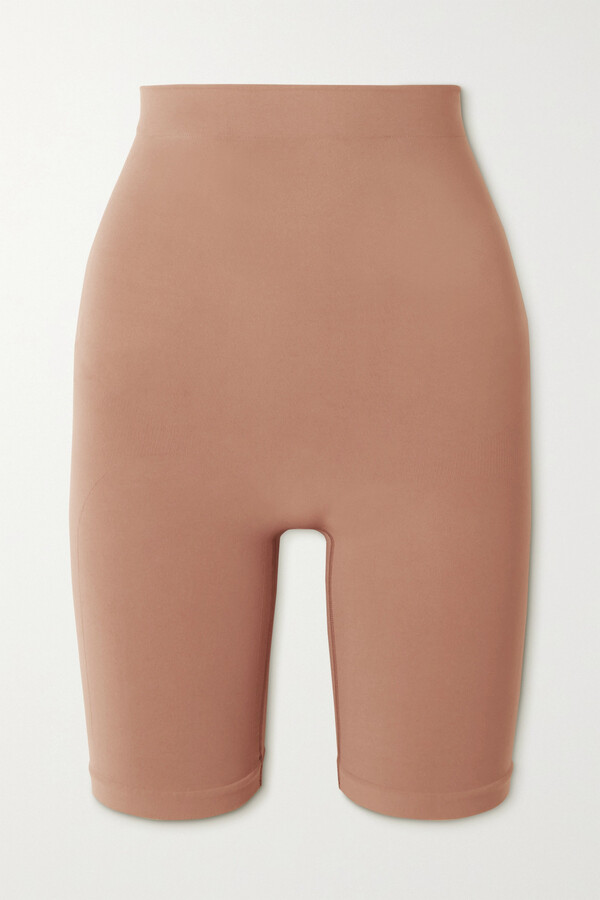 Skims Sculpting Above The Knee Shorts In Onyx