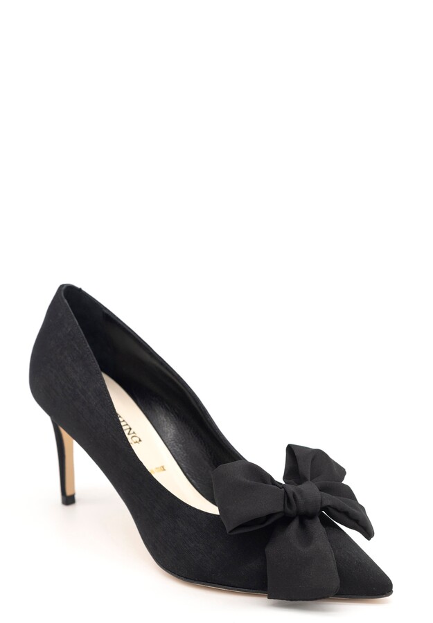 pumps with bow