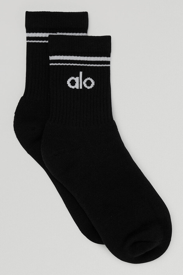 Alo Yoga  Half-Crew Throwback Socks in Black/White, Size: Small