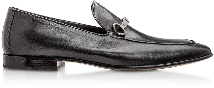 black kangaroo shoes