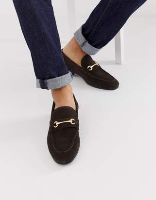 ASOS Design DESIGN loafers in brown suede with gold snaffle