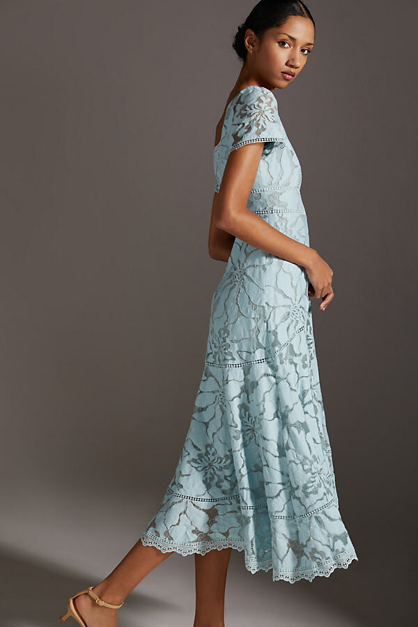 slimming dresses for plus size