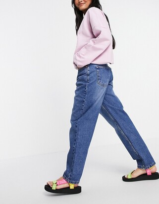 Don't Think Twice Petite DTT Petite Veron relaxed fit mom jeans in