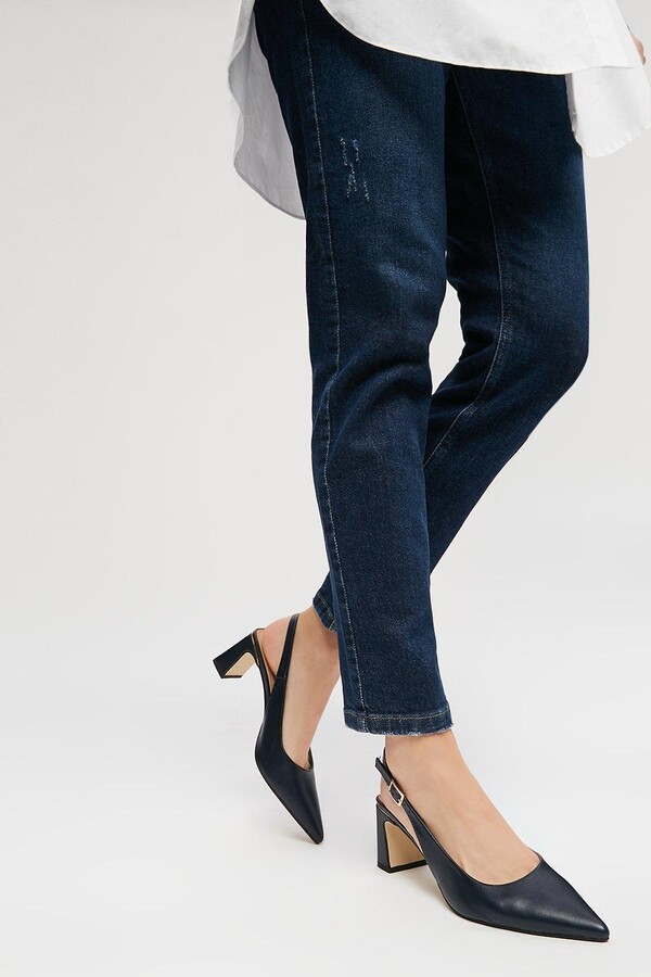 clarks pink flip flops