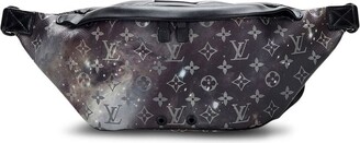 Louis Vuitton 2020 Pre-owned Monogram Shadow Discovery Belt Bag - Black