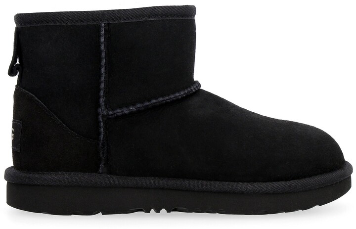 boy uggs black