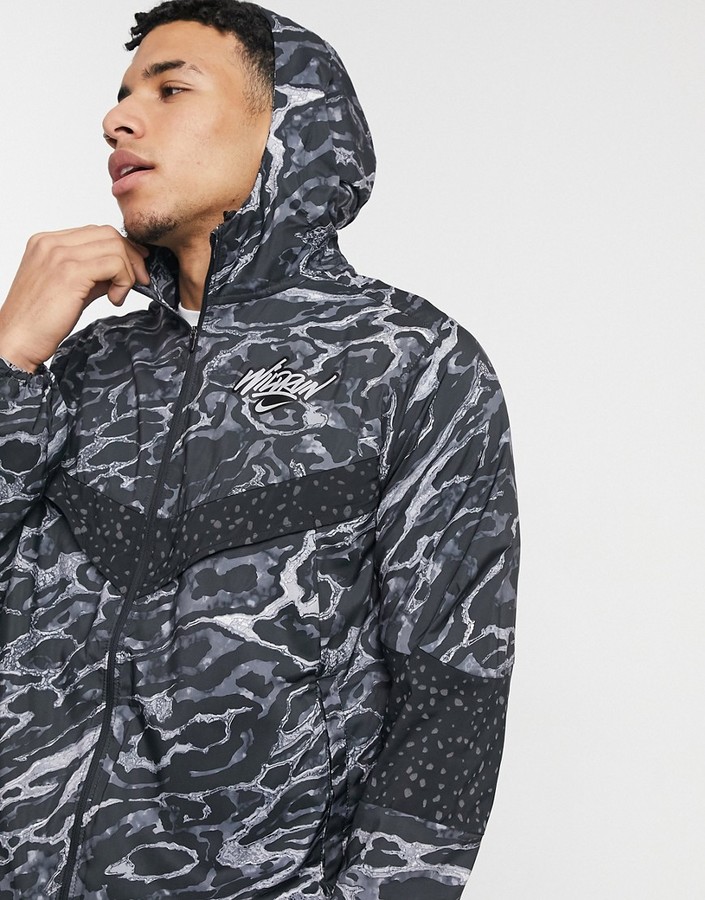 nike running wild run jacket in white