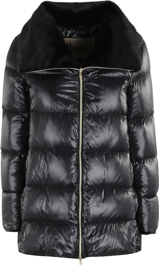 A Shape Ultralight Down Jacket With Eco Fur Collar