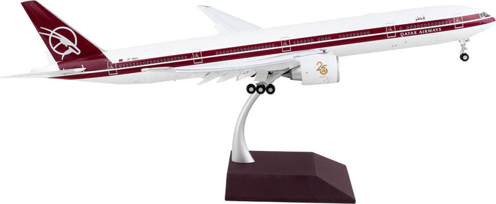 Boeing 777-300ER Commercial Aircraft with Flaps Down "Qatar Airways" White with Dark Red Stripes "Gemini 200" Series 1/200 Diecast Model Airplane by GeminiJets