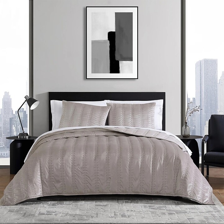 Vera Wang Velvet Linear Stitch 3 Piece Quilt Set, Queen