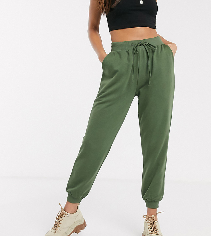 Джоггеры цвет хаки остин. Джокеры штаны женские. Карго пантс женские. Джоггеры женские классические. Зелёные джоггеры женские.