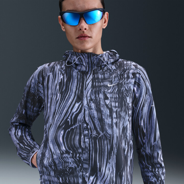 Nike Women's Swift Repel UV Printed Running Jacket in Blue | IM0361-499