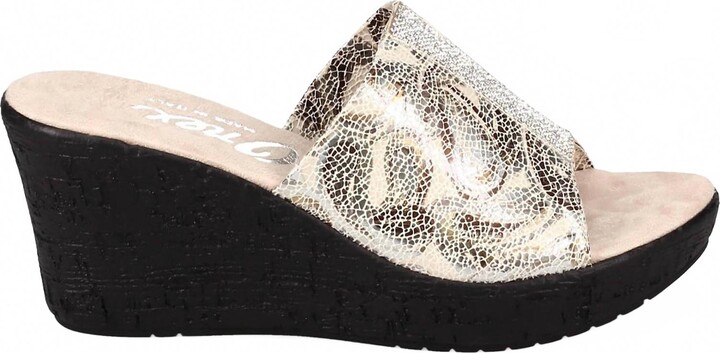 Onex Women's Danica Sandal In Beige