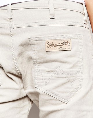 Wrangler Colton Shorts In Eggshell