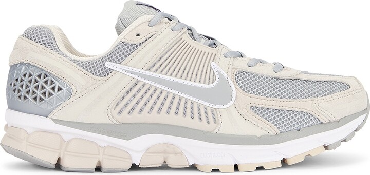 Nike Zoom Vomero 5 in Brown