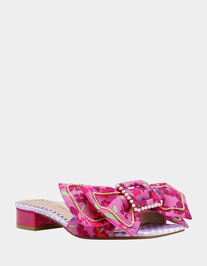 Women's Garnet Heels In Pink Floral