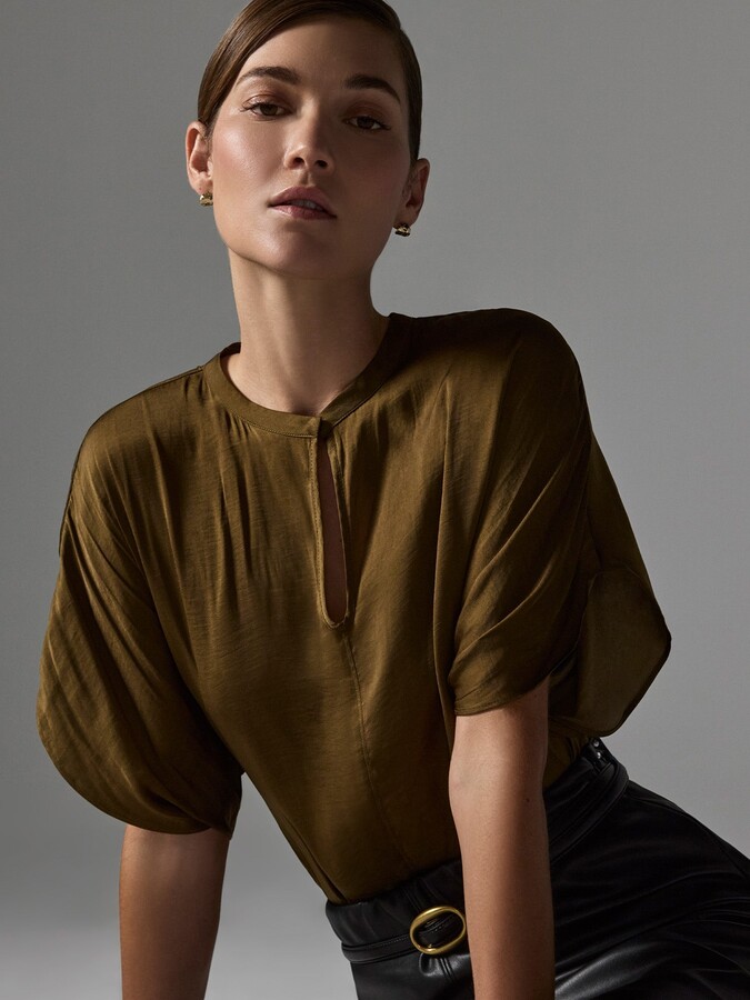 Brochu Walker The Wila Top