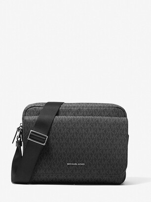 Forhandle bestyrelse Forstyrrelse Michael Kors Cooper Logo Camera Bag - ShopStyle Backpacks