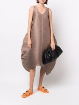 Thumbnail for your product : Issey Miyake Manta pleated cocoon midi dress