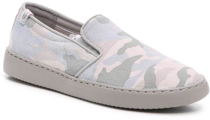 vionic avery slip on sneaker