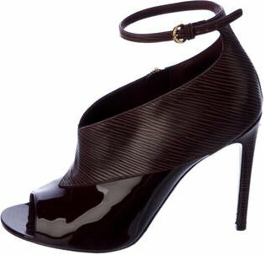 Louis Vuitton Leather Studded Accents Slingback Sandals - Sandals, Shoes