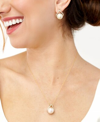 Honora Cultured White Ming Pearl (10mm) & Diamond (1/5 ct. t.w.) Pendant Necklace in 14k Gold