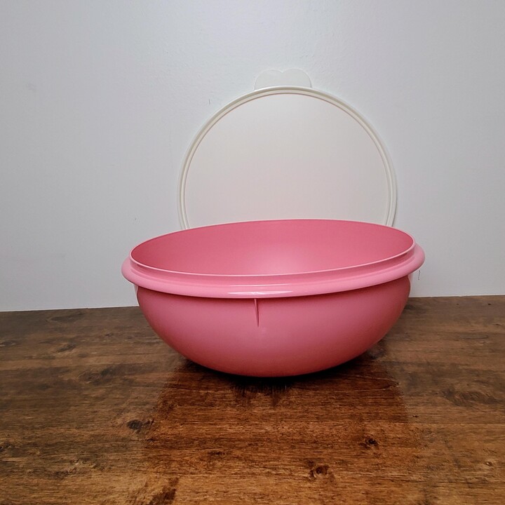 Tupperware 26 Cup Fix-N-Mix Bowl 274 Flamingo Pink New Large Mixing With Seal Classic Vintage Style Kitchen Storage