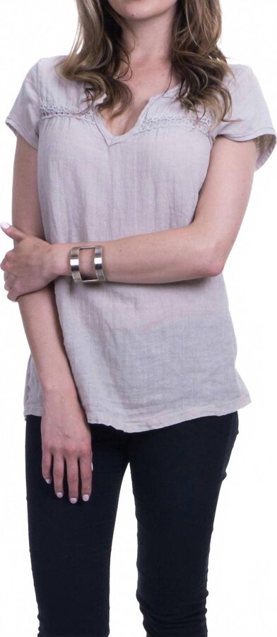 GIGI MODA Fiona V-Neck Tee In Cream