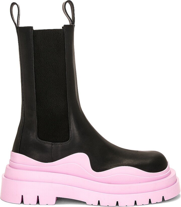 Bottega Veneta Tire Chelsea Boot in Black,Pink