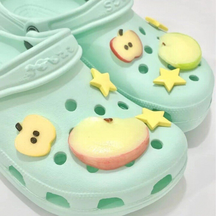 YuanXiangZhu 1Set Summer Fresh Apple Sliced Shoe Charms Set Advanced Fruit Shoe Decorations DIY 3D Detachable buckle Shoes accessories
