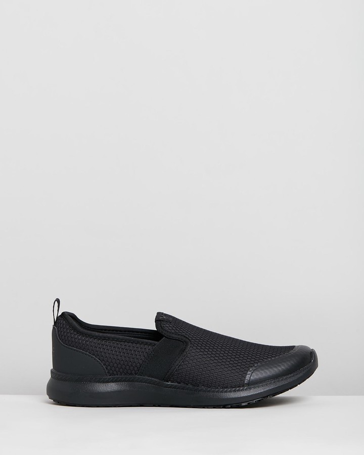 vionic slip on sneakers black