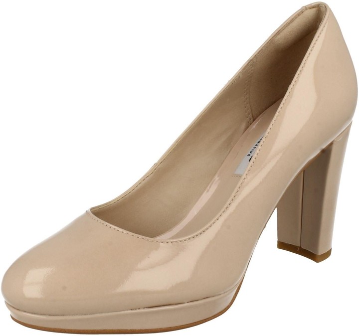 clarks pumps beige