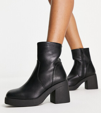 wide toe ankle boots
