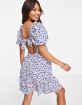 Thumbnail for your product : Glamorous short sleeve smock dress in lilac floral