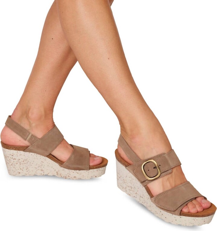 OTBT Peasant Wedge Sandal In Greige