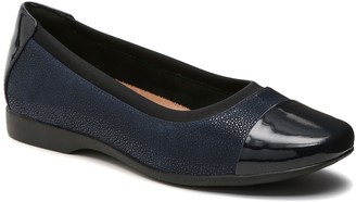 clarks womens navy flat shoes