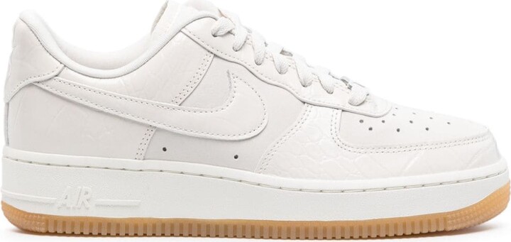 nike air force 1 07 leather trainers