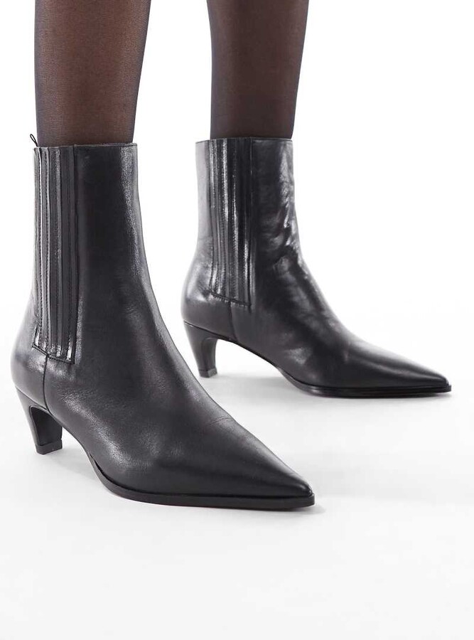 Schuh Betsy kitten heel mid ankle boots in black