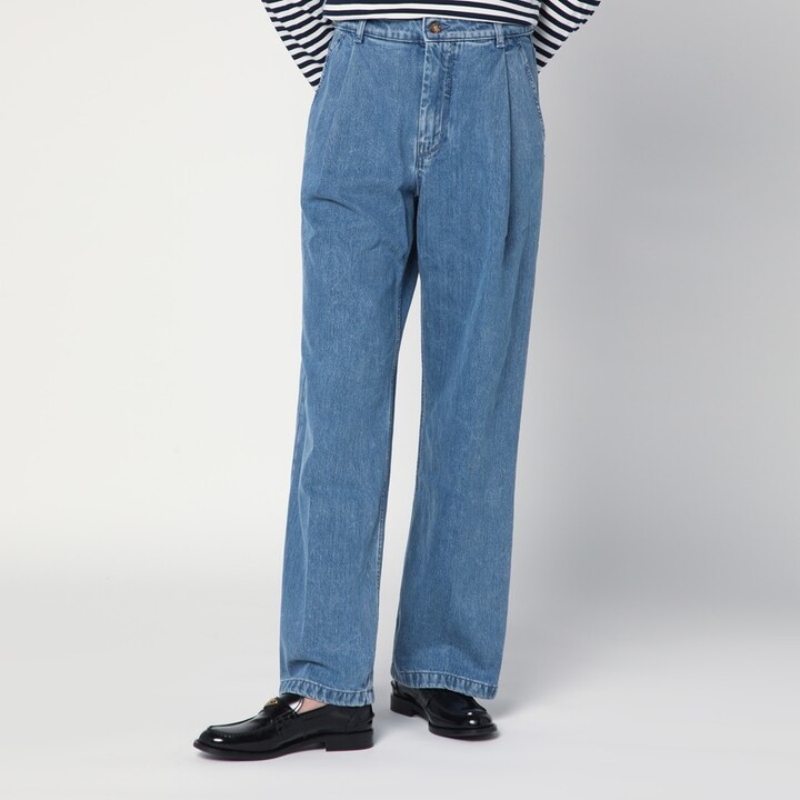 Wide pleated blue jeans