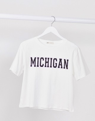 Stradivarius Michigan motif t-shirt in cream