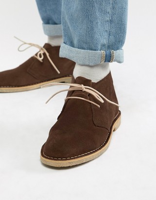 asos design desert boots in stone suede with leather detail