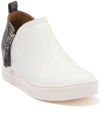 susina slip on sneaker