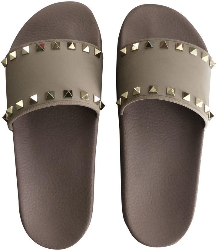 rockstud rubber sandals