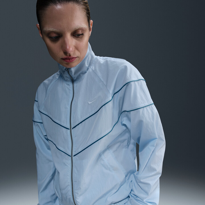 Nike Women's Windrunner Loose UV Woven Full-Zip Jacket in Blue | FV6304-423