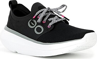 Oomy Stride Leather Mesh Sneakers
