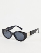 Thumbnail for your product : New Look oval sunglasses with metal detail in black